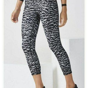 Fabletics Mid-Rise Printed Powerhold Capris XS Sandstorm Black White Gray